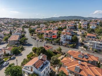 Datça Merkezi Konumda | Bahçe Kullanımlı | Ara Kat 2+1 Satılık Daire