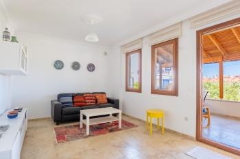 Datça Merkezi Konumda | Bahçe Kullanımlı | Ara Kat 2+1 Satılık Daire