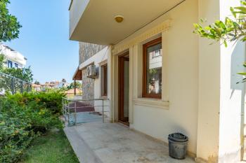 Datça Merkezi Konumda | Bahçe Kullanımlı | Ara Kat 2+1 Satılık Daire