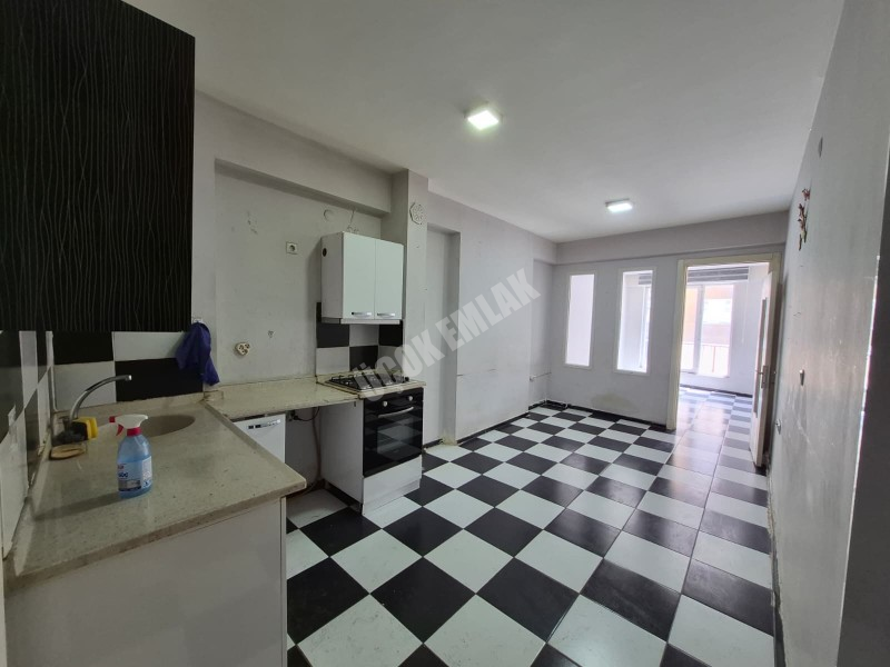 AFYON ÜÇOK EMLAKTAN DUMLUPINAR MAH 1+0 45M² KİRALIK OFİS - DAİRE