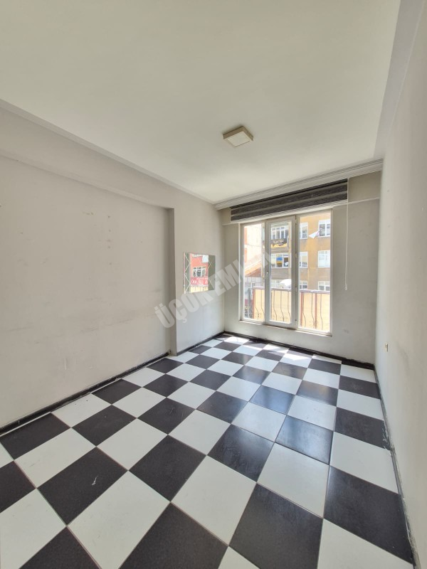 AFYON ÜÇOK EMLAKTAN DUMLUPINAR MAH 1+0 45M² KİRALIK OFİS - DAİRE