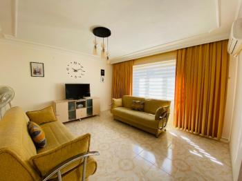 ALTINKUM PLAJI’NA YÜRÜME MESAFESİNDE GENİŞ 2+1 EŞYALI DAİRE FIRSATI