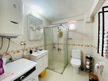 ALTINKUM PLAJI’NA YÜRÜME MESAFESİNDE GENİŞ 2+1 EŞYALI DAİRE FIRSATI