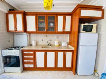 ALTINKUM PLAJI’NA YÜRÜME MESAFESİNDE GENİŞ 2+1 EŞYALI DAİRE FIRSATI