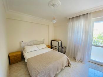 ALTINKUM PLAJI’NA YÜRÜME MESAFESİNDE GENİŞ 2+1 EŞYALI DAİRE FIRSATI