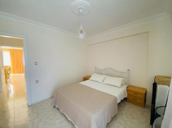 ALTINKUM PLAJI’NA YÜRÜME MESAFESİNDE GENİŞ 2+1 EŞYALI DAİRE FIRSATI
