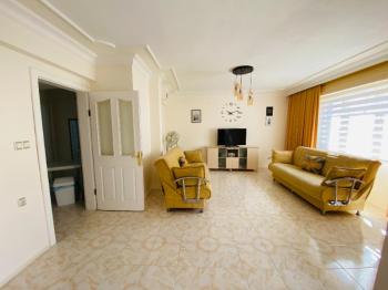 ALTINKUM PLAJI’NA YÜRÜME MESAFESİNDE GENİŞ 2+1 EŞYALI DAİRE FIRSATI