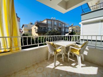 ALTINKUM PLAJI’NA YÜRÜME MESAFESİNDE GENİŞ 2+1 EŞYALI DAİRE FIRSATI