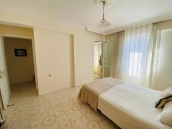 ALTINKUM PLAJI’NA 780 METRE MESAFEDE KÖŞE KONUMLU GENİŞ 2+1 DAİRE