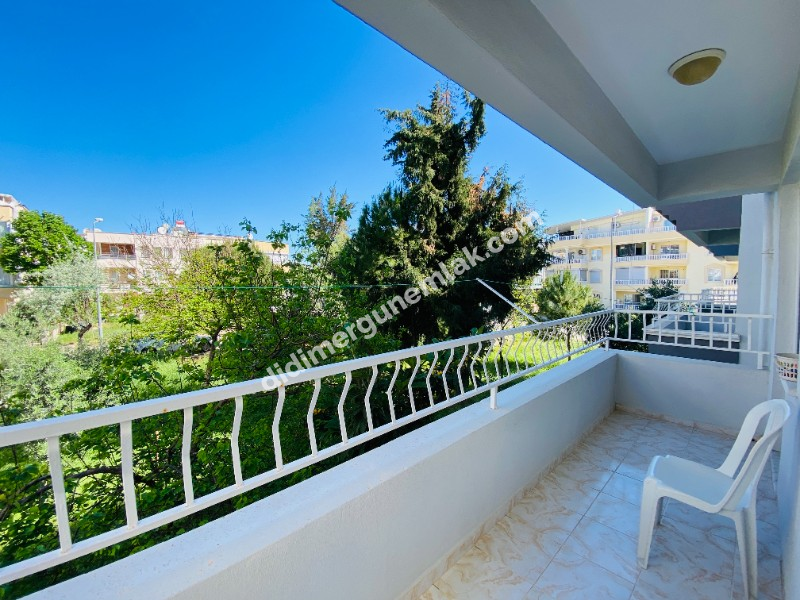ALTINKUM PLAJI’NA YÜRÜME MESAFESİNDE GENİŞ 2+1 EŞYALI DAİRE FIRSATI