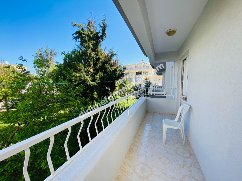 ALTINKUM PLAJI’NA YÜRÜME MESAFESİNDE GENİŞ 2+1 EŞYALI DAİRE FIRSATI