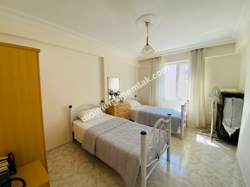 ALTINKUM PLAJI’NA 780 METRE MESAFEDE KÖŞE KONUMLU GENİŞ 2+1 DAİRE