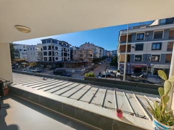 Didim'de Satılık Daire - Komple Yenilenmiş, Geniş Ara Kat Köşe Daire