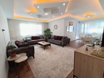 Didim'de Satılık Daire - Komple Yenilenmiş, Geniş Ara Kat Köşe Daire