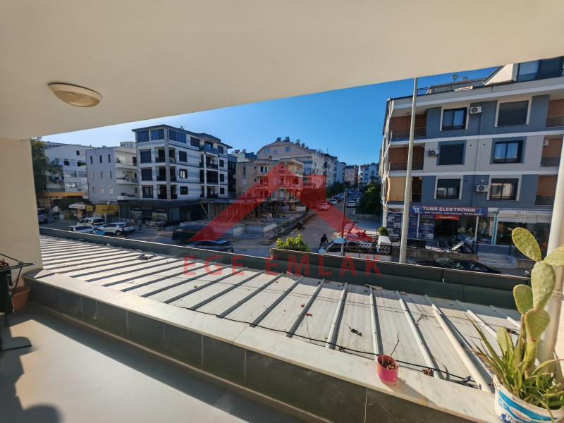 Didim'de Satılık Daire - Komple Yenilenmiş, Geniş Ara Kat Köşe Daire