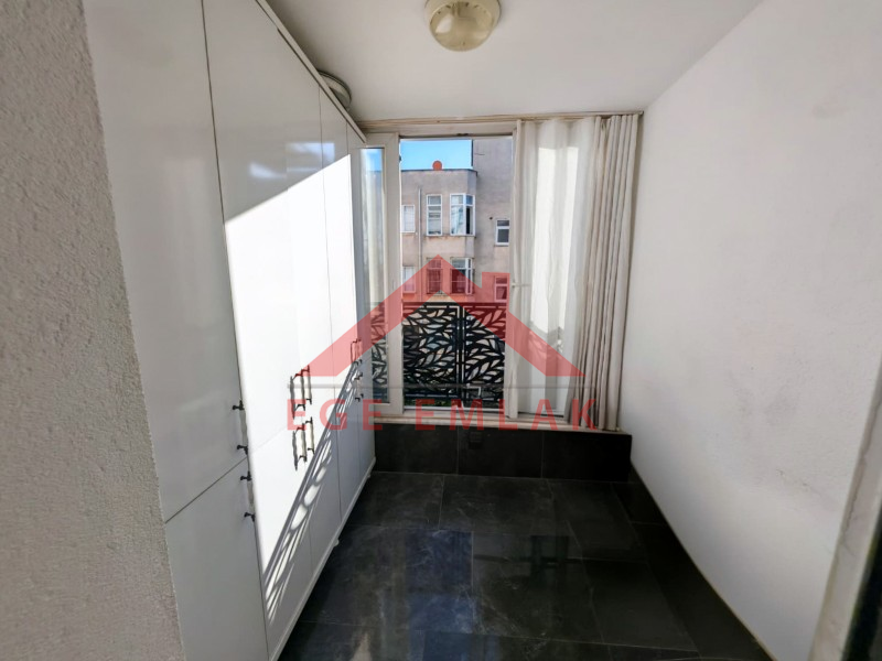 Didim'de Satılık Daire - Komple Yenilenmiş, Geniş Ara Kat Köşe Daire