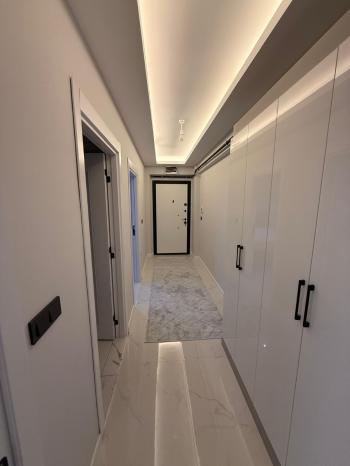 ÜNİVERSİTE BÖLGESİNDE KİRALIK SIFIR EŞYALI 1+1 DAİRE