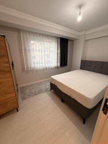 ÜNİVERSİTE BÖLGESİNDE KİRALIK SIFIR EŞYALI 1+1 DAİRE