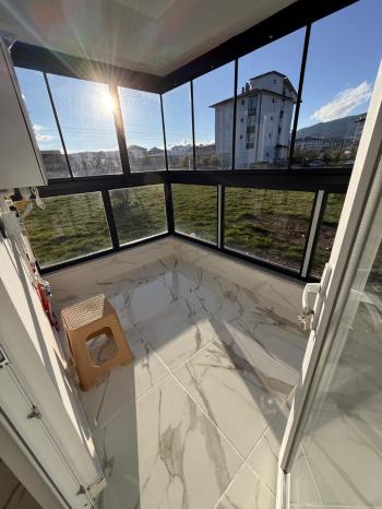ÜNİVERSİTE BÖLGESİNDE KİRALIK SIFIR EŞYALI 1+1 DAİRE