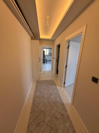 ÜNİVERSİTE BÖLGESİNDE KİRALIK SIFIR EŞYALI 1+1 DAİRE