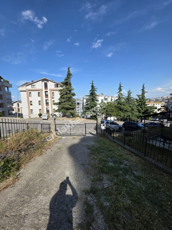 MUDANYA ESKİ BURSA YOLU ÜZERİ BAHÇELİ 3+1 125 M2 GİRİŞ KAT SATILIK DAİRE