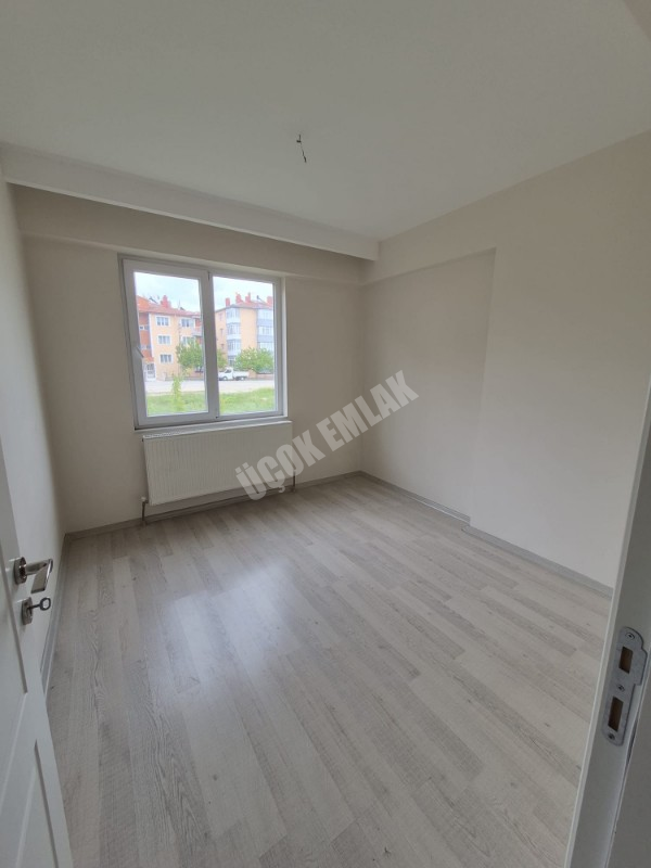 AFYON ÜÇOK EMLAKTAAN MAREŞAL FEVZİ ÇAKMAK MAH 3+1 110M² SIFIR AYARINDA SATILLIK DAİRE 