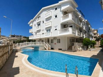 ALTINKUM’DA HAVUZLU SİTE İÇERİSİNDE FULL EŞYALI 2+1 DAİRE