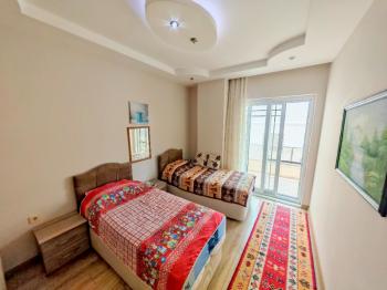 Altınkumda Satılık Asansörlü Kapalı Otoparklı Modern Daire