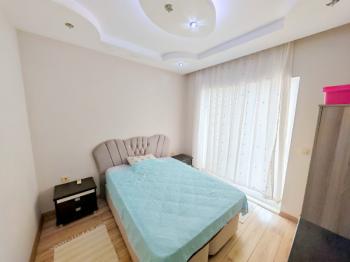 Altınkumda Satılık Asansörlü Kapalı Otoparklı Modern Daire