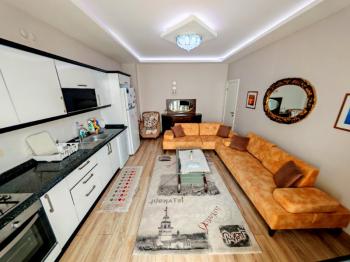 Altınkumda Satılık Asansörlü Kapalı Otoparklı Modern Daire