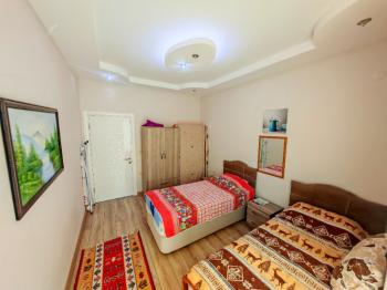 Altınkumda Satılık Asansörlü Kapalı Otoparklı Modern Daire