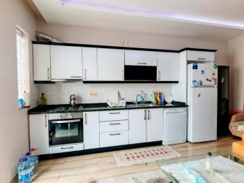 Altınkumda Satılık Asansörlü Kapalı Otoparklı Modern Daire