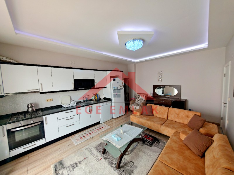 Altınkumda Satılık Asansörlü Kapalı Otoparklı Modern Daire