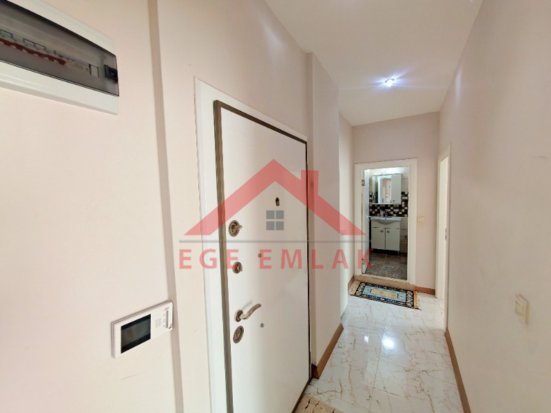 Altınkumda Satılık Asansörlü Kapalı Otoparklı Modern Daire