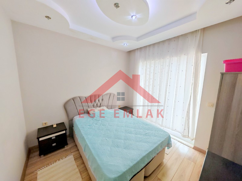 Altınkumda Satılık Asansörlü Kapalı Otoparklı Modern Daire