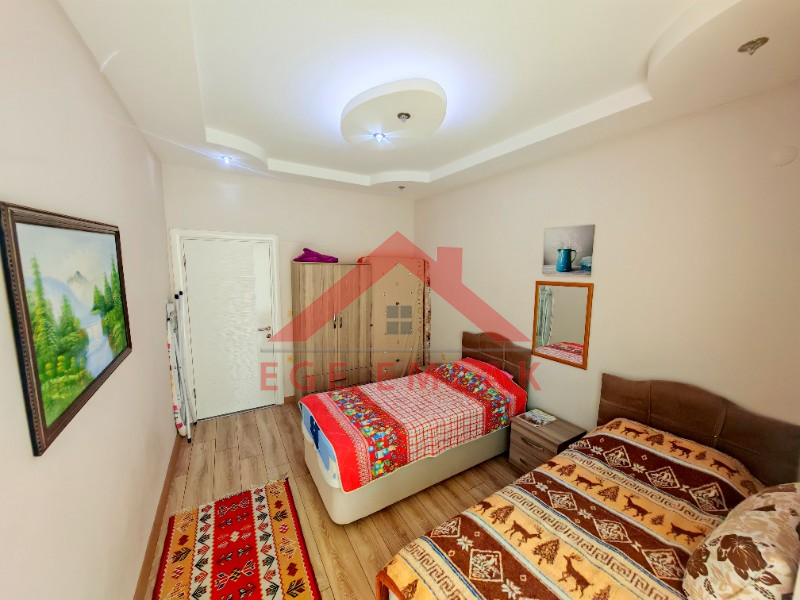 Altınkumda Satılık Asansörlü Kapalı Otoparklı Modern Daire