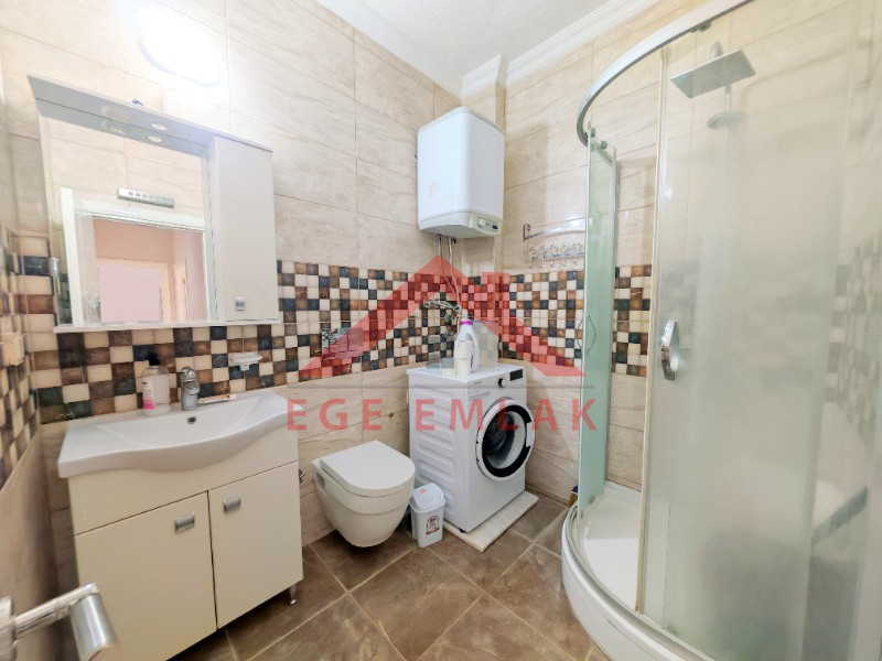 Altınkumda Satılık Asansörlü Kapalı Otoparklı Modern Daire