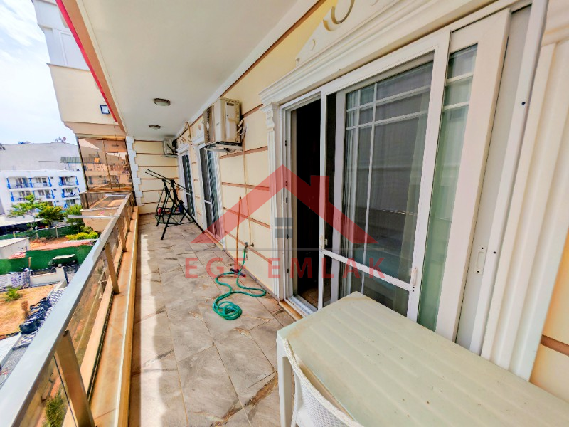 Altınkumda Satılık Asansörlü Kapalı Otoparklı Modern Daire