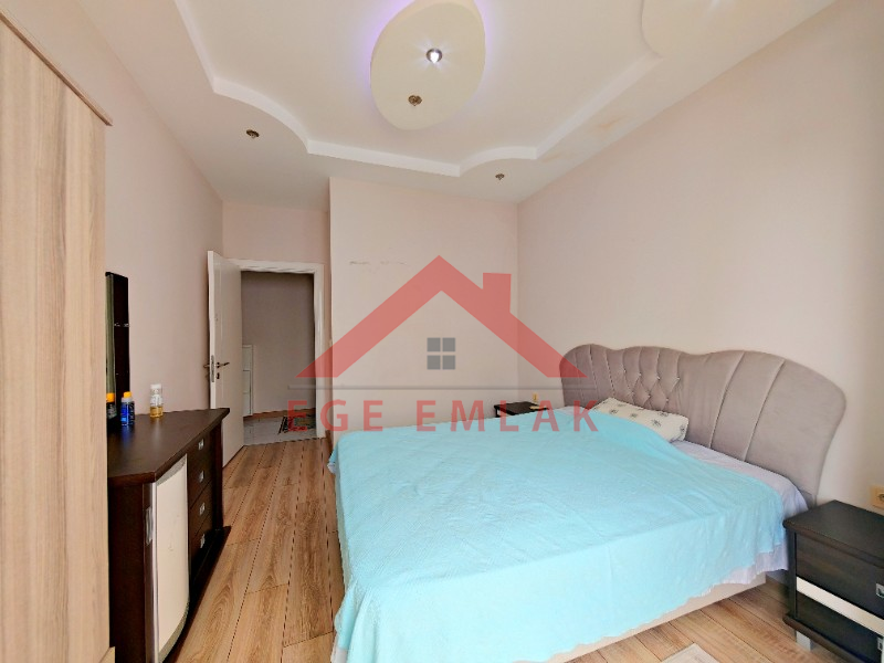 Altınkumda Satılık Asansörlü Kapalı Otoparklı Modern Daire
