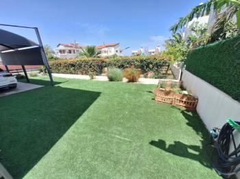 MAĞUSA YENİBOĞAZİÇİ GİRİŞİNDE HAVUZLU SİTEDE SATILIK VİLLA