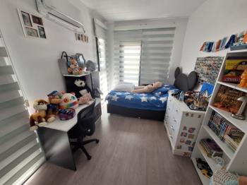 MAĞUSA YENİBOĞAZİÇİ GİRİŞİNDE HAVUZLU SİTEDE SATILIK VİLLA