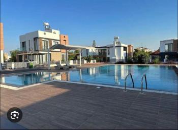 MAĞUSA YENİBOĞAZİÇİ GİRİŞİNDE HAVUZLU SİTEDE SATILIK VİLLA