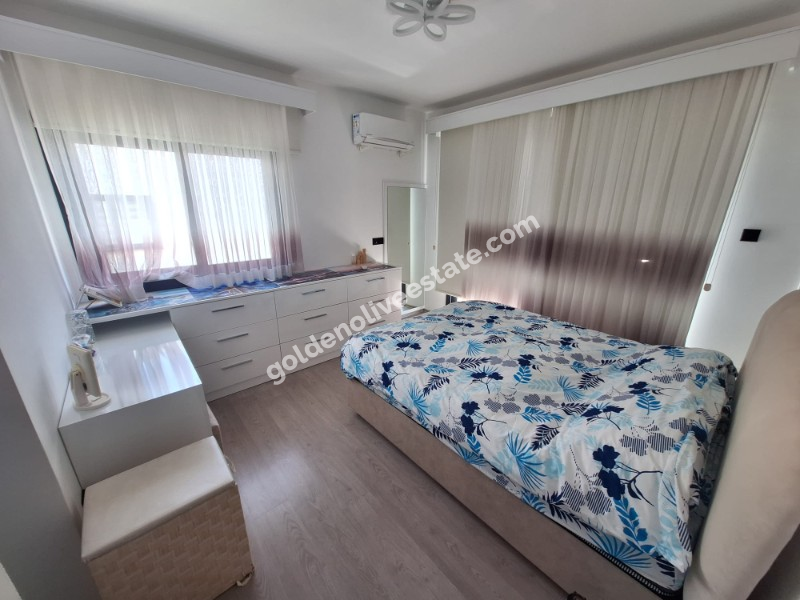 MAĞUSA YENİBOĞAZİÇİ GİRİŞİNDE HAVUZLU SİTEDE SATILIK VİLLA
