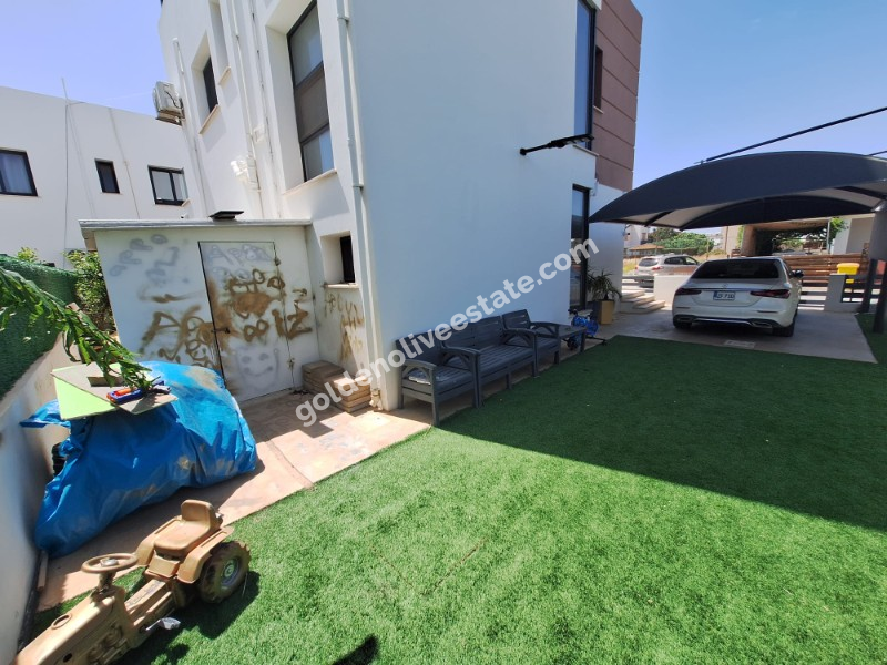 MAĞUSA YENİBOĞAZİÇİ GİRİŞİNDE HAVUZLU SİTEDE SATILIK VİLLA