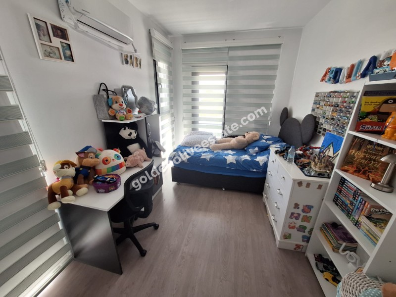 MAĞUSA YENİBOĞAZİÇİ GİRİŞİNDE HAVUZLU SİTEDE SATILIK VİLLA