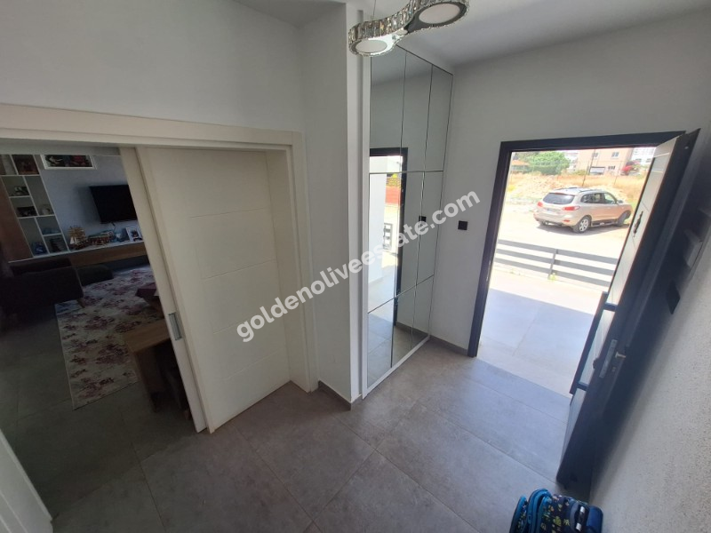 MAĞUSA YENİBOĞAZİÇİ GİRİŞİNDE HAVUZLU SİTEDE SATILIK VİLLA