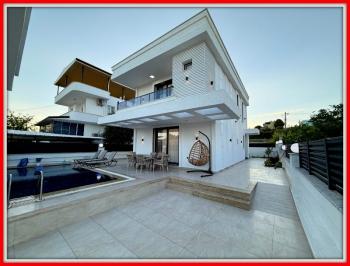 Didim'de Denize 500 Metre Mesafede Satılık Müstakil Villa