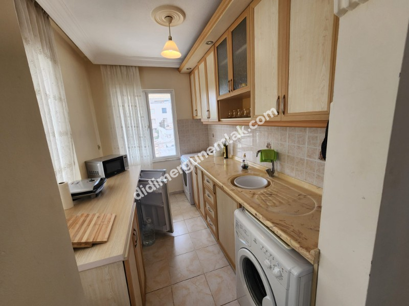ÇAMLIK MAHALLESİ’NDE DENİZE 100 METRE LÜKS EŞYALI DAİRE! 