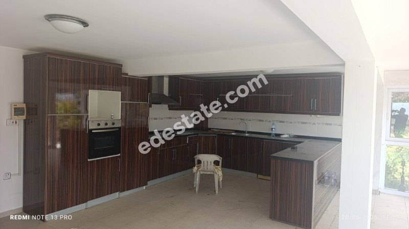 GİRNE AĞIRDAĞ'da Geniş Arazi İçerisinde SATILIK 1+1 DUBLEKS EV