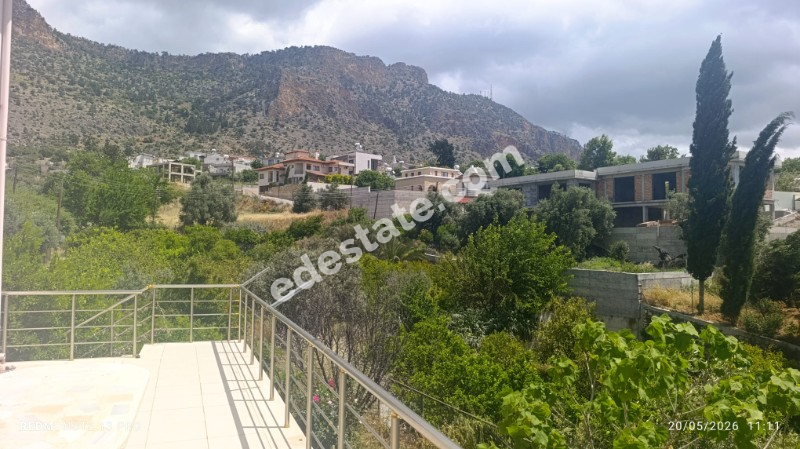 GİRNE AĞIRDAĞ'da Geniş Arazi İçerisinde SATILIK 1+1 DUBLEKS EV